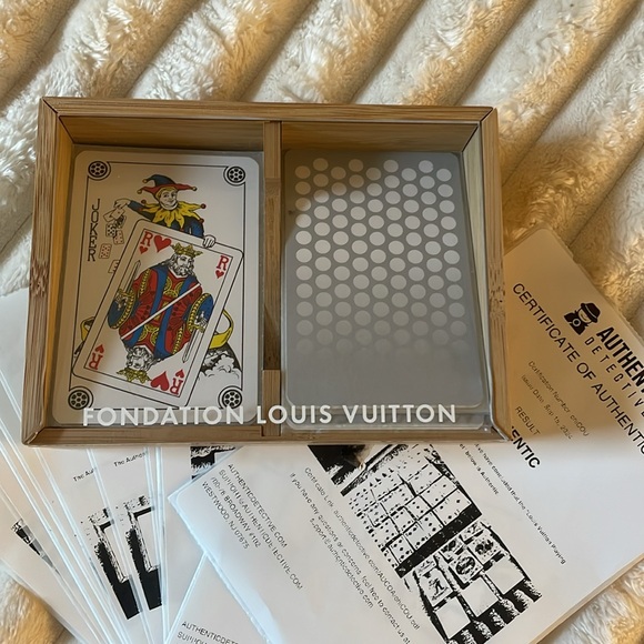 LV or Jimmy Choo limited edition authentic playing card with coa - Picture 2 of 2
